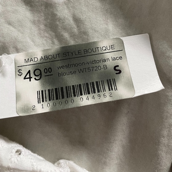 ✨NWT✨Eyelet blouse with ruffle details - Picture 9 of 9